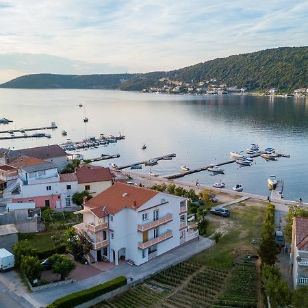 Tomulic Jasna I Miljenko Lägenhet Supetarska Draga Exteriör bild