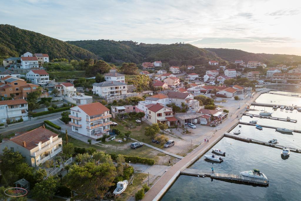 Tomulic Jasna I Miljenko Lägenhet Supetarska Draga Exteriör bild